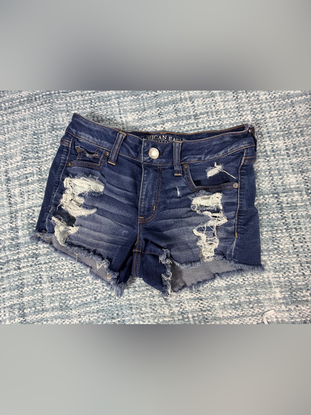 American Eagle Outfitters ladies 10 Distressed Dark Blue Denim Cutoff Shorts